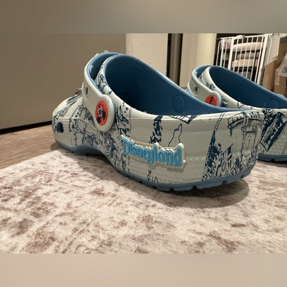 Crocs - Picture 8 of 9